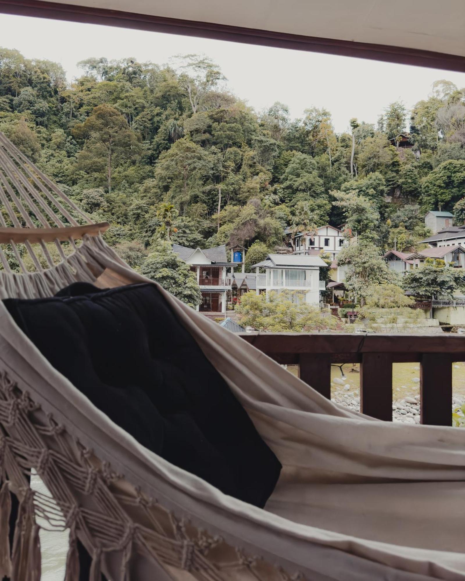 Charlys Little House Hotel Bukit Lawang Ngoại thất bức ảnh